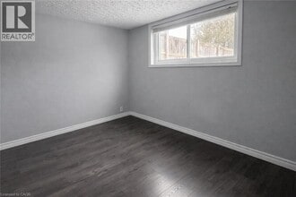 14 Grenadier Rd in Cambridge, ON - Building Photo - Building Photo