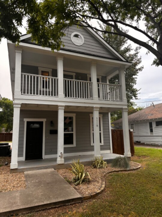 511 S Center St in Arlington, TX - Foto de edificio