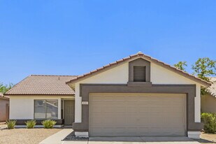 11313 W Diana Ave in Peoria, AZ - Building Photo