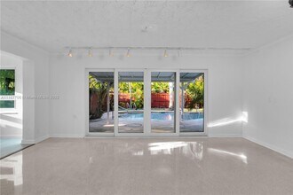 617 NE 2nd Pl in Dania Beach, FL - Building Photo - Building Photo