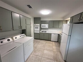 1771 Mariposa Dr in Dallas, TX - Foto de edificio - Building Photo