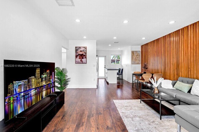 1001 NE 110th St in Biscayne Park, FL - Building Photo - Building Photo