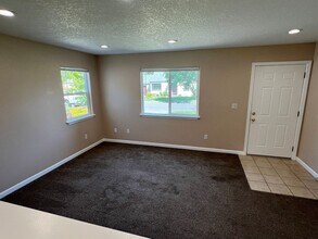 115 Cedar Ln in Wood Village, OR - Building Photo - Building Photo