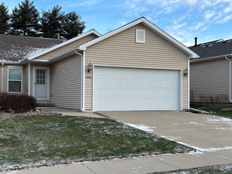 1001 Wartburg Dr in Bloomington, IL - Building Photo