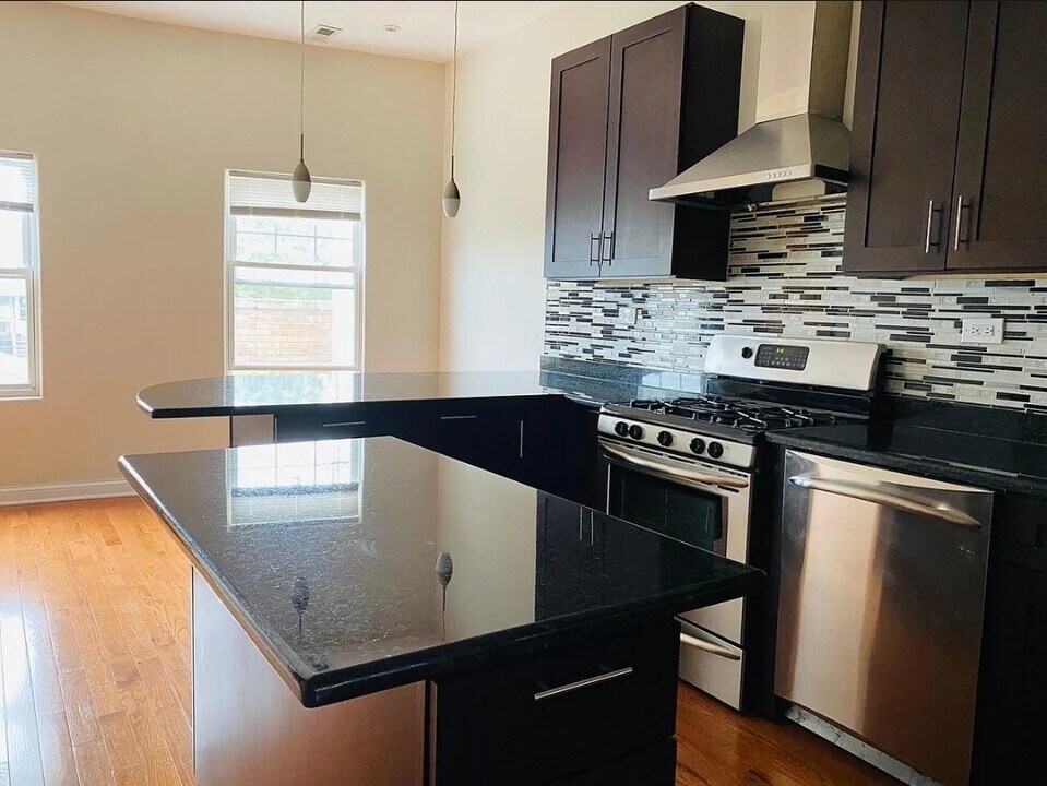 2528 N Talman Ave, Unit 2 in Chicago, IL - Foto de edificio