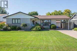 1588 Maxime St in Ottawa, ON - Building Photo