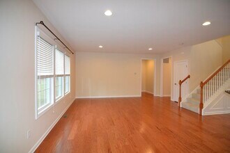 8 Spicebush Ct in Hopkinton, MA - Building Photo - Building Photo