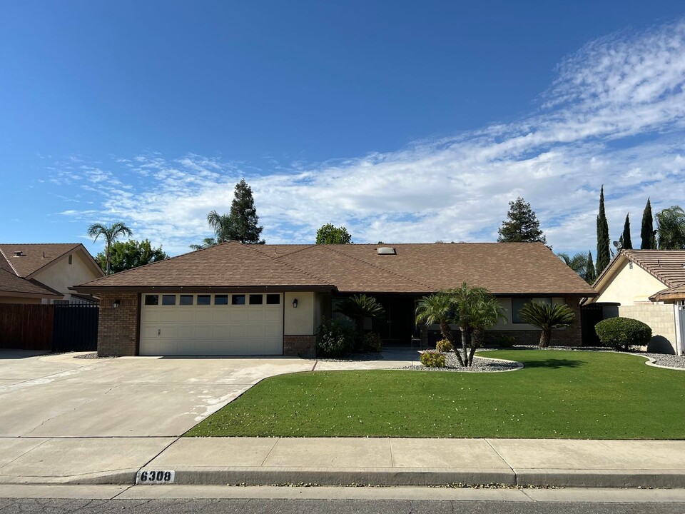 6308 Spring Valley Dr in Bakersfield, CA - Foto de edificio