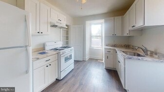 127 Saude Ave in Essington, PA - Building Photo
