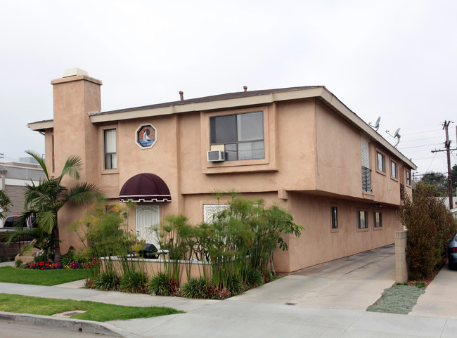 421 Loma Ave in Long Beach, CA - Foto de edificio - Building Photo