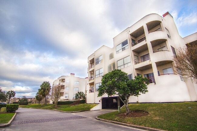 property at 1306 Marina Bay Dr