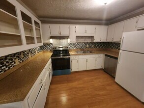 3856 Cindy Dr in Douglasville, GA - Building Photo - Building Photo
