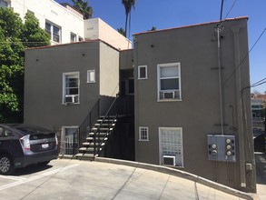 131 N New Hampshire Ave in Los Angeles, CA - Foto de edificio - Building Photo