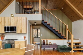 407 White Schoolhouse Rd in Rhinebeck, NY - Building Photo - Building Photo