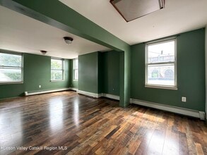 12 Market St in Saugerties, NY - Building Photo - Building Photo