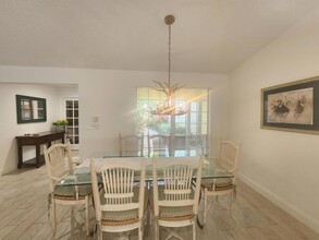 2284 Las Casitas Dr in Wellington, FL - Foto de edificio - Building Photo