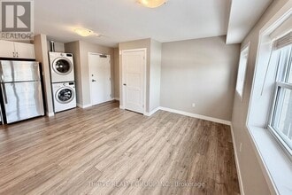 1277 Commissioners Rd W in London, ON - Building Photo - Building Photo