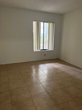 3300 Fox Chase Cir in Palm Harbor, FL - Foto de edificio - Building Photo