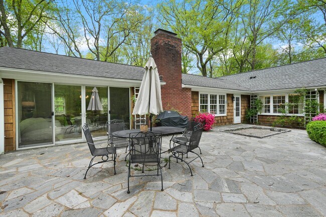 104 Silver Spring Rd in Ridgefield, CT - Building Photo - Building Photo
