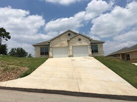 200 Mauna Kea Ln, Unit A in Bastrop, TX - Building Photo