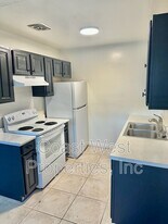 1810 Broadway St in Oceanside, CA - Building Photo