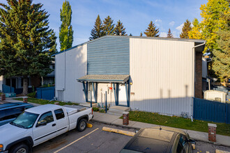 5315 53rd Ave NW in Calgary, AB - Building Photo - Building Photo