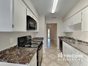 8234 Vassar Cir in Tampa, FL - Building Photo - Building Photo