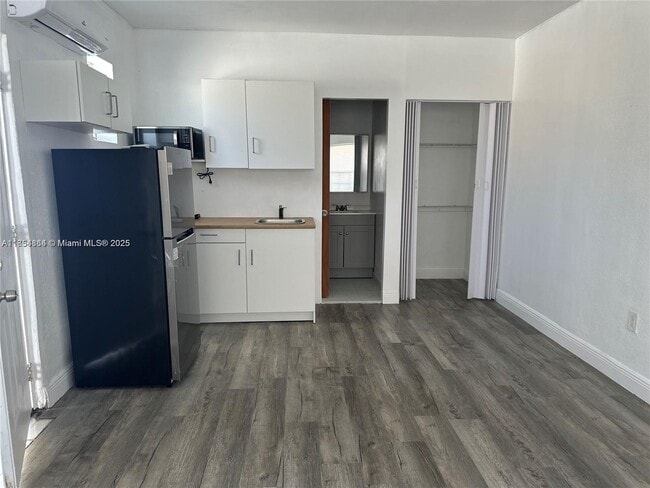 5730 NW 199th St in Hialeah, FL - Building Photo - Building Photo