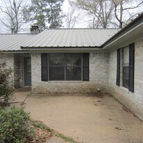 512 County Rd 2222 in Cleveland, TX - Building Photo