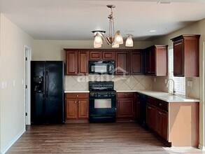 15662 E 98th Pl in Commerce City, CO - Foto de edificio - Building Photo