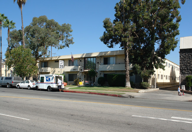 Oxnard Apartments in North Hollywood, CA - Foto de edificio - Building Photo