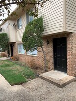 724 S Welch St in Denton, TX - Building Photo