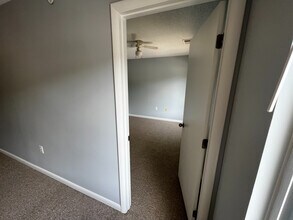 Room in Condo on Collegiate Cir in Raleigh, NC - Building Photo - Building Photo