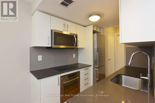 99 Tyndall Ave in Toronto, ON - Building Photo - Building Photo