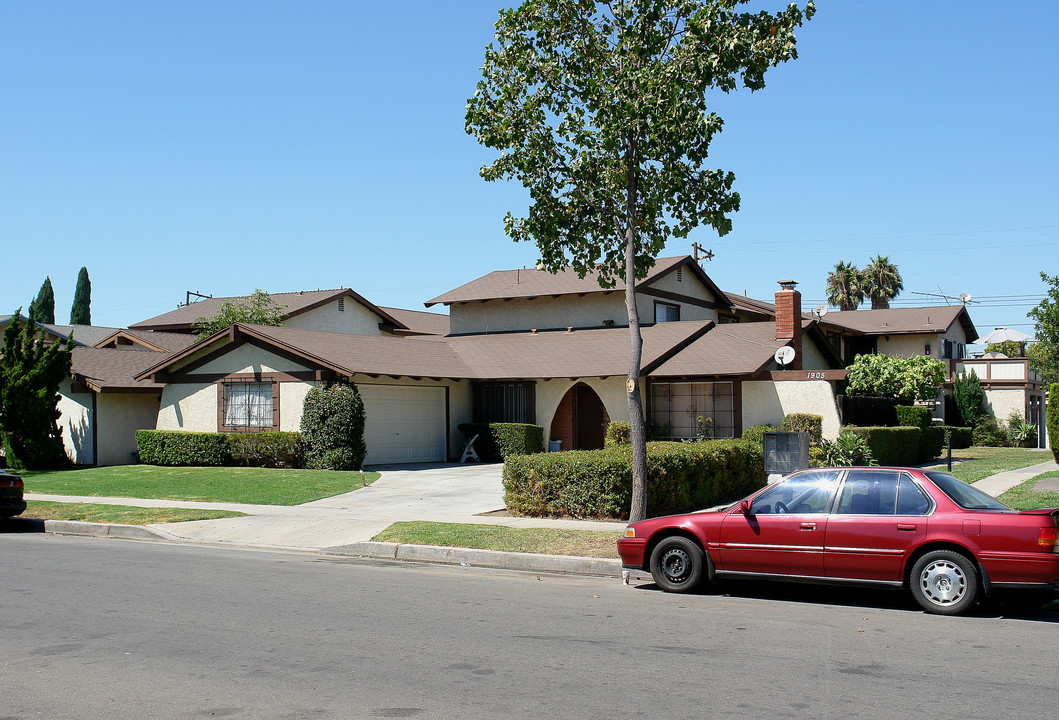 1905 E Coral Ave in Orange, CA - Foto de edificio