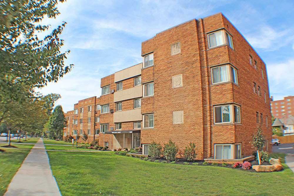 Highland House & Lakewood Area Apartments in Lakewood, OH - Building Photo