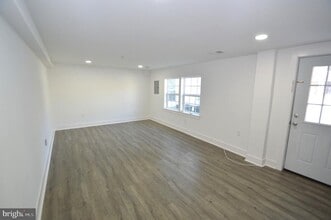 211 E Union St in Burlington, NJ - Building Photo - Building Photo