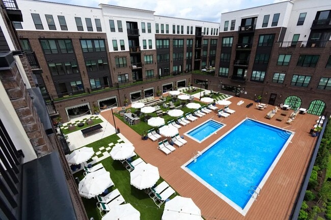 Essex in Columbus, OH - Foto de edificio - Building Photo