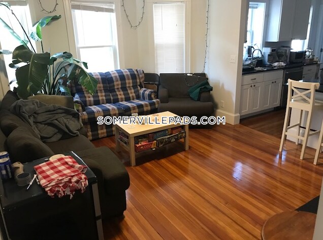17 Ashland St in Somerville, MA - Building Photo