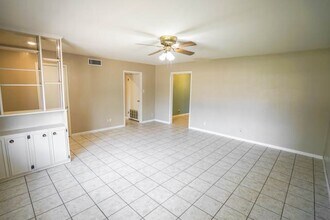 204 Manor Dr in Kerrville, TX - Building Photo - Building Photo
