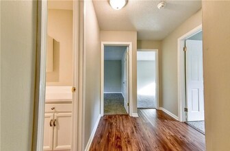 233 Vivian Dr in Fayetteville, NC - Foto de edificio - Building Photo