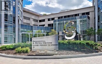 135 Village Green Square in Toronto, ON - Building Photo - Building Photo