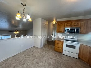 283 Kimberly Dr in Idaho Falls, ID - Building Photo - Building Photo