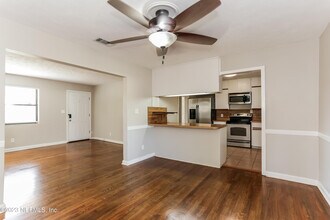 6215 Pine Cove Ln in Jacksonville, FL - Building Photo - Building Photo