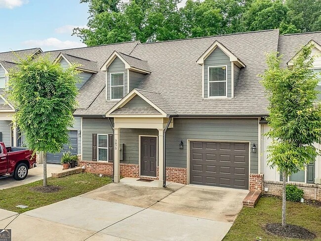 property at 3875 Valley View Ct