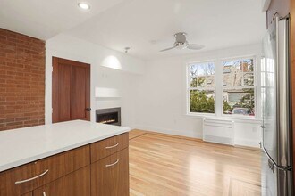 165 Winthrop Rd, Unit B in Brookline, MA - Building Photo - Building Photo