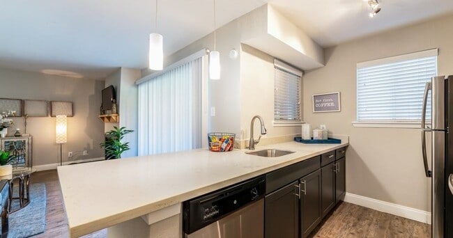 Flintridge Apartment Homes in Arlington, TX - Foto de edificio - Building Photo