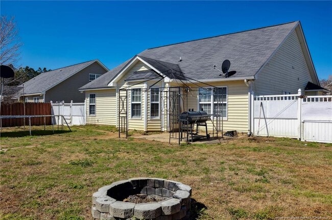 265 Huntington Dr in Raeford, NC - Building Photo - Building Photo
