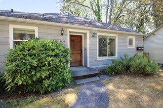 3328-3328 SW 10th Ave in Portland, OR - Building Photo - Building Photo