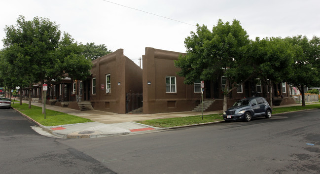 Americana Apartments in Denver, CO - Building Photo - Building Photo